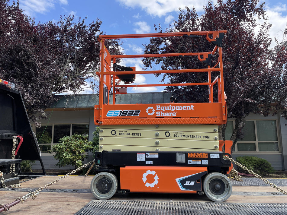 2022 JLG ES1932