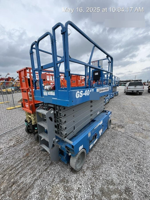 2019 Genie GS-4047 Folding rails with half height swing gate