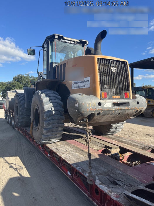 2018 Case 821G CLOSED CAB, JRB 418 STYLE HYD COUPLER