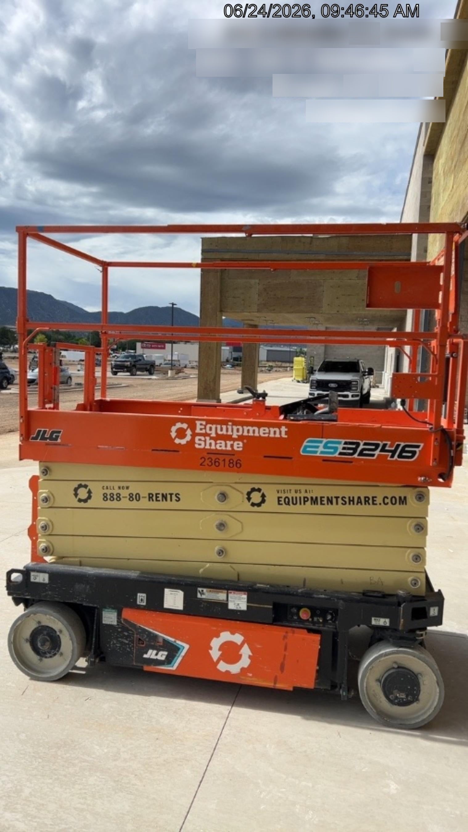 2022 JLG ES3246