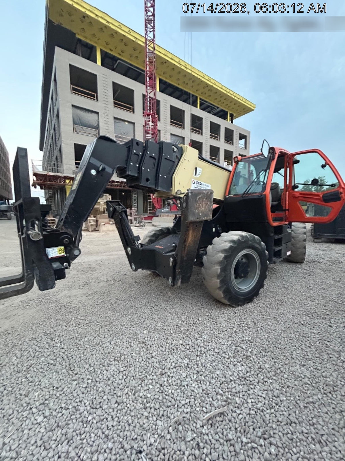 2021 JLG 1075