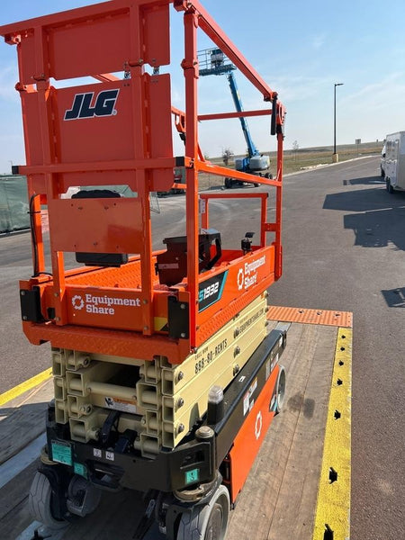 2025 JLG ES1932