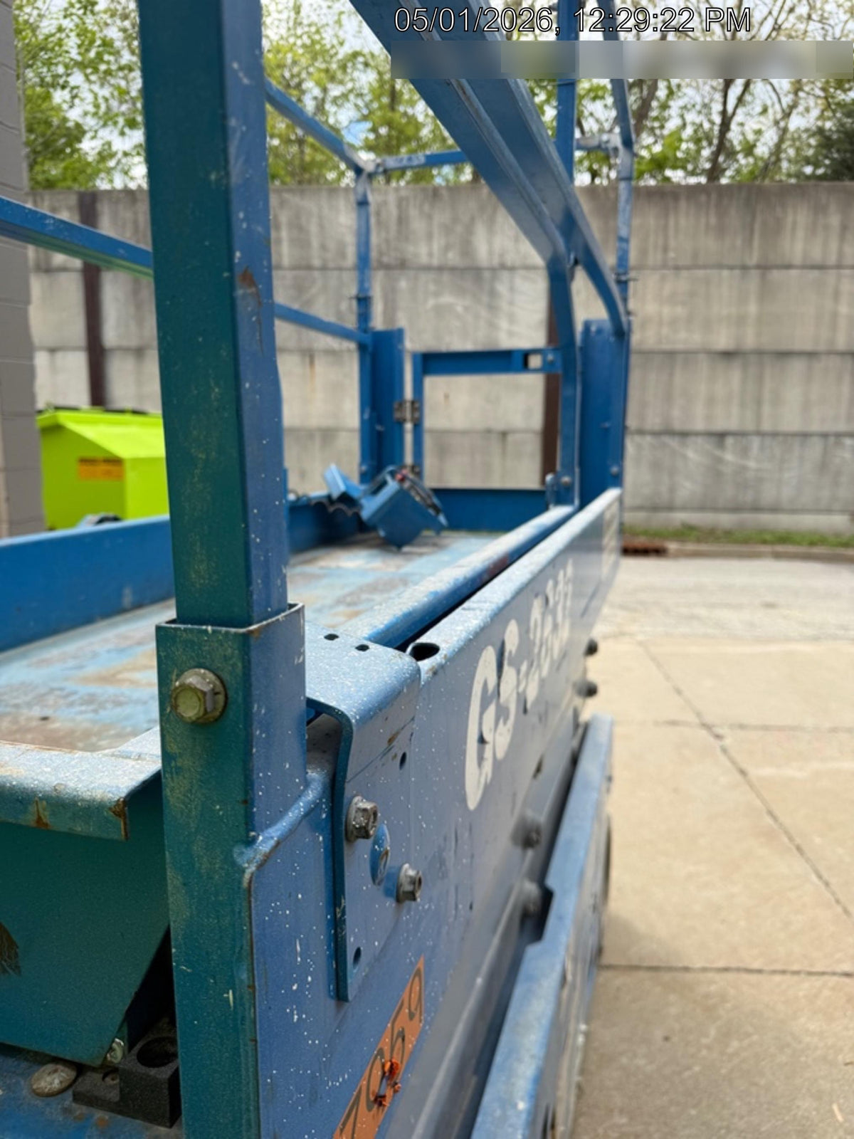 2019 Genie GS-2632 Folding rails with half height swing gate