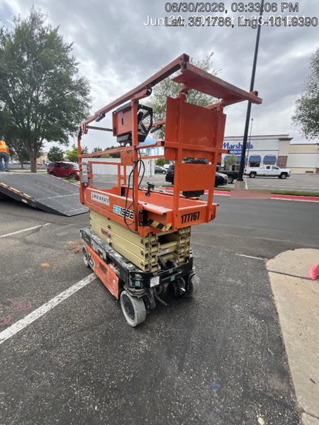 2021 JLG ES1932