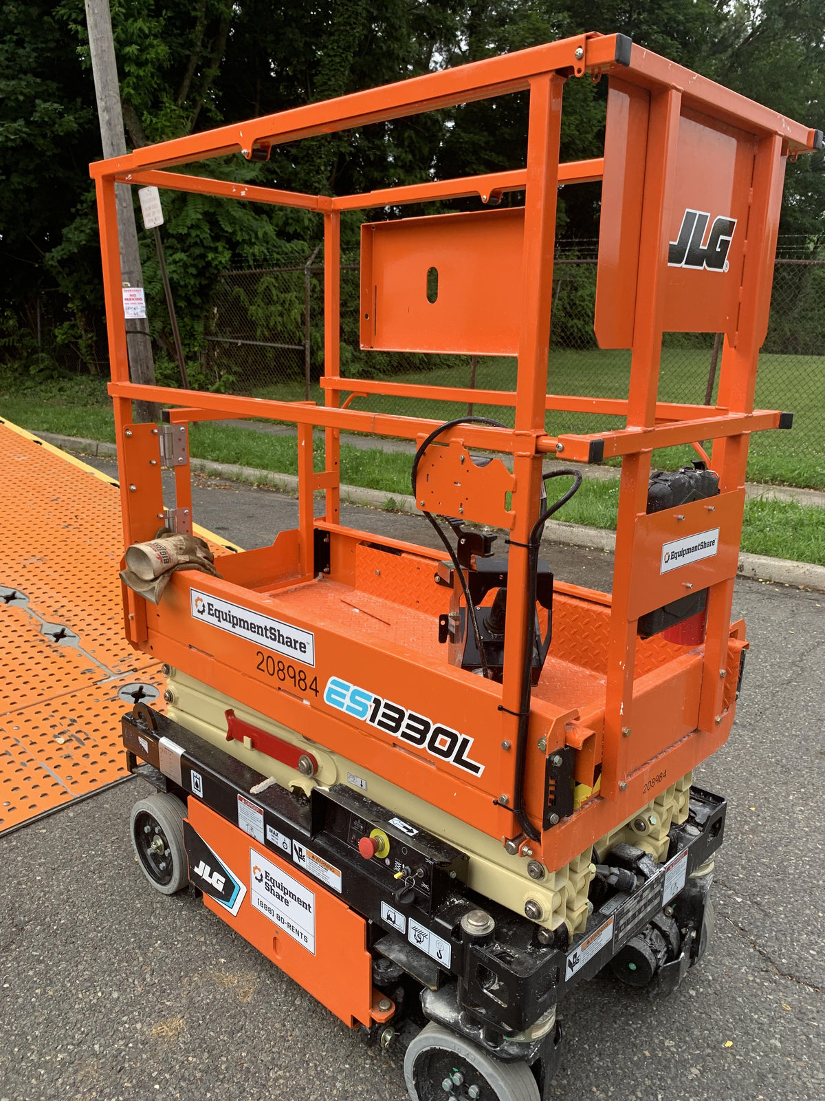 2022 JLG ES1330L
