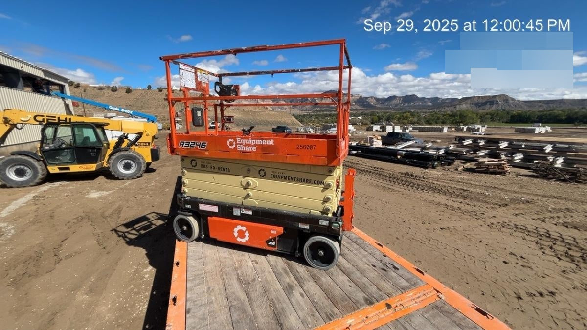 2022 JLG R3246