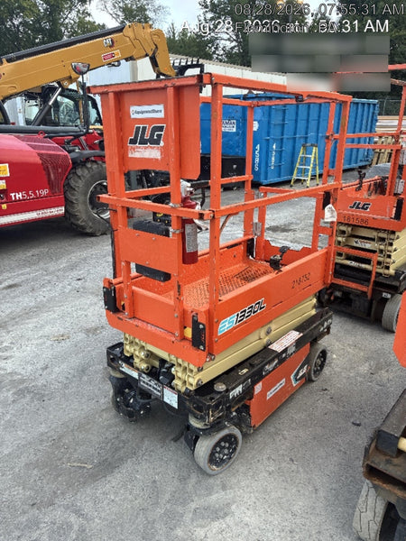 2022 JLG ES1330L