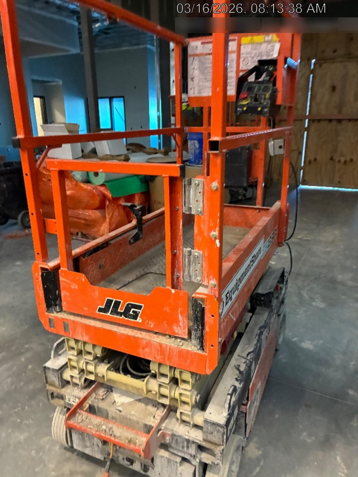 2022 JLG ES1330L