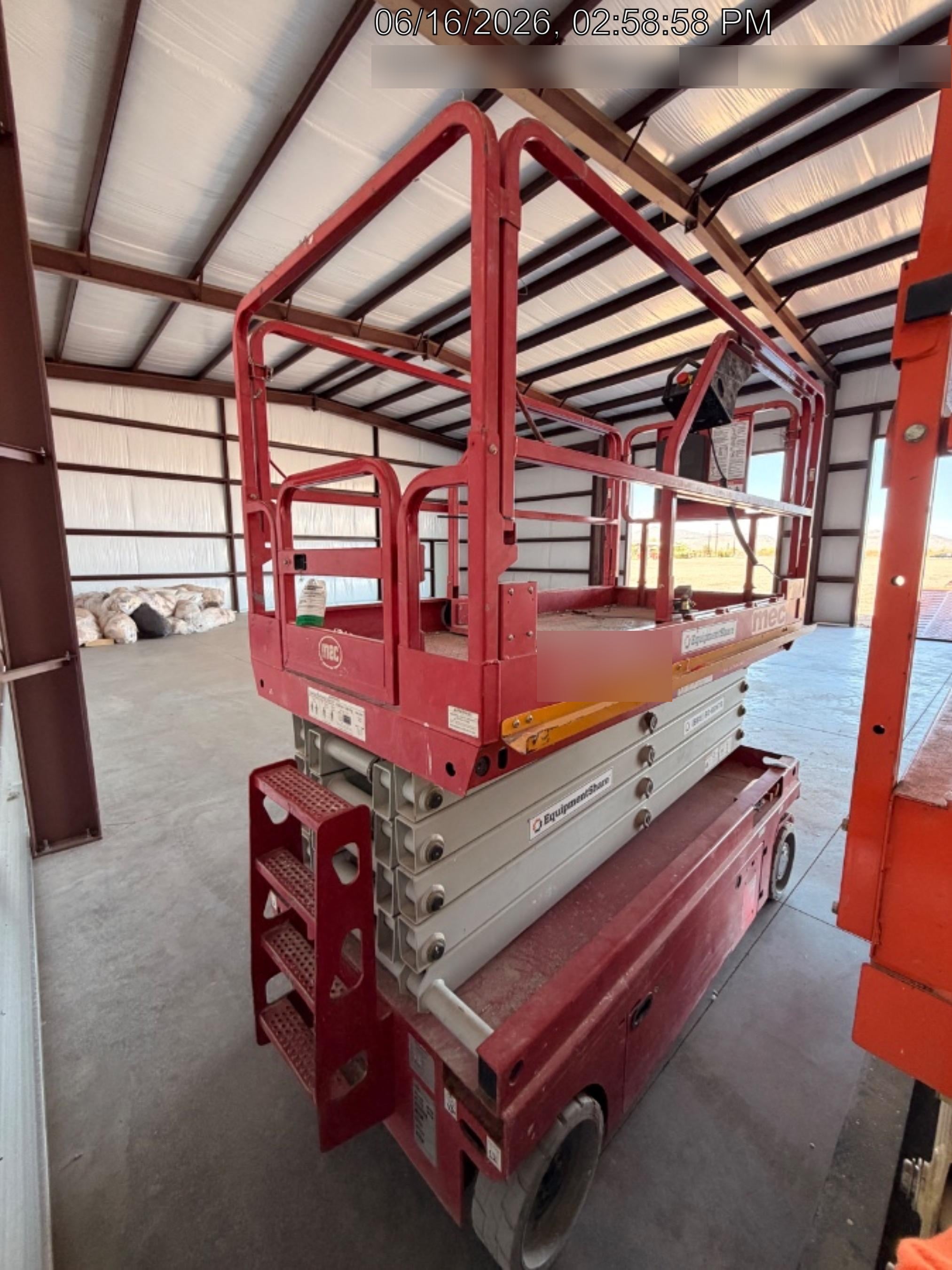 2022 JLG ES3246