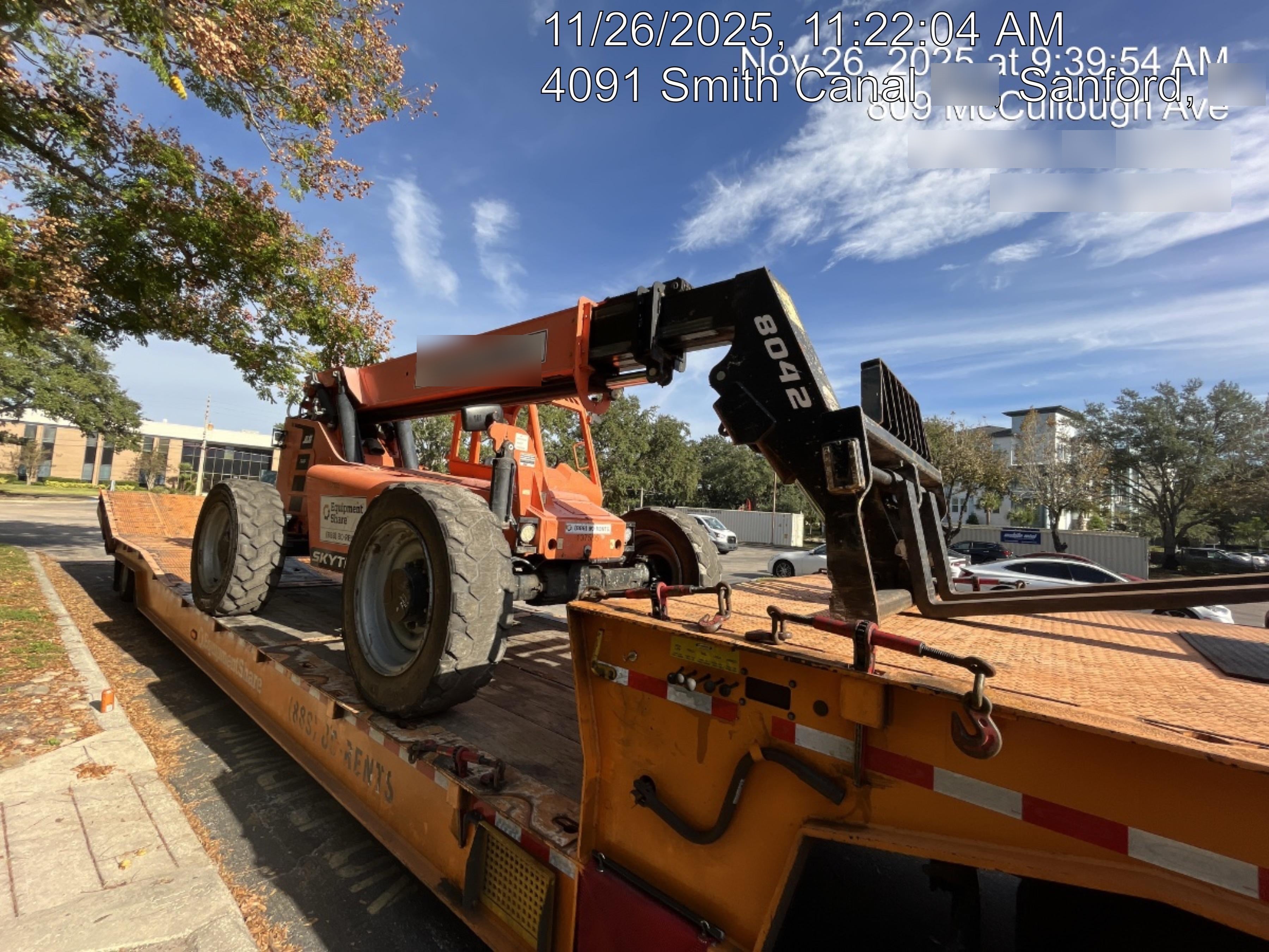 2021 JLG 8042