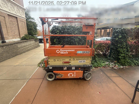 2022 JLG ES1932