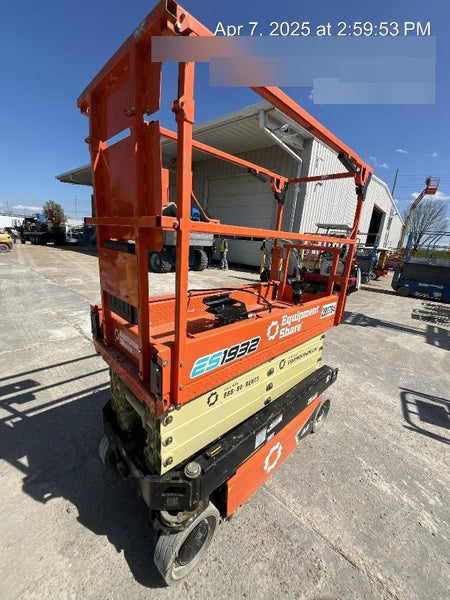 2022 JLG ES1932