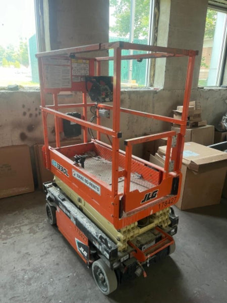 2021 JLG ES1330L