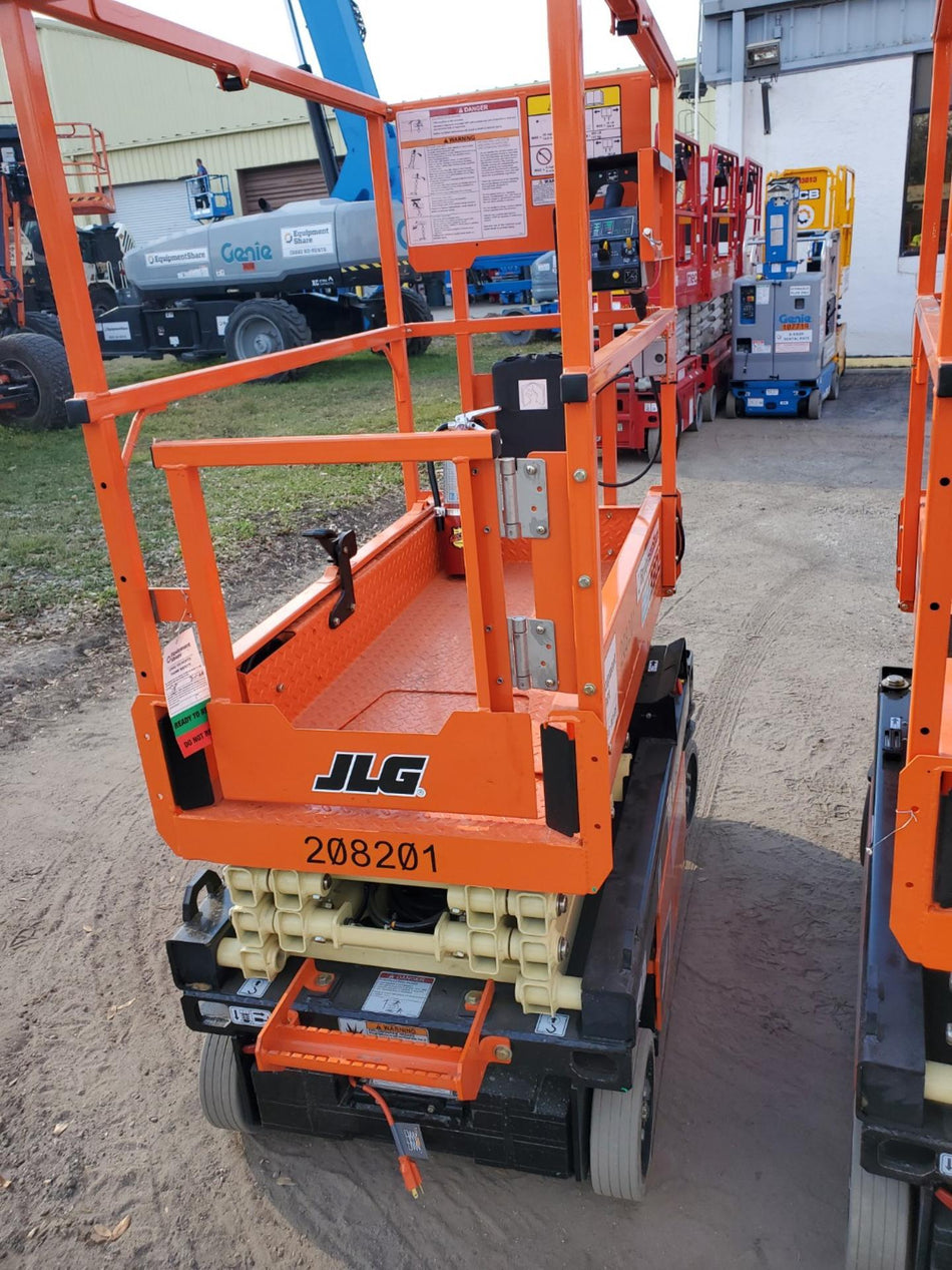 2022 JLG ES1330L