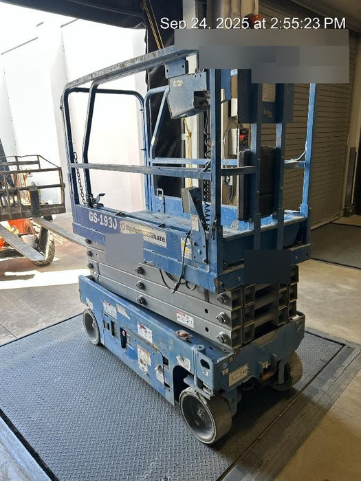 2019 Genie GS-1930 Fixed Rails with Chain Entry