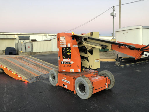 2019 JLG E300AJP