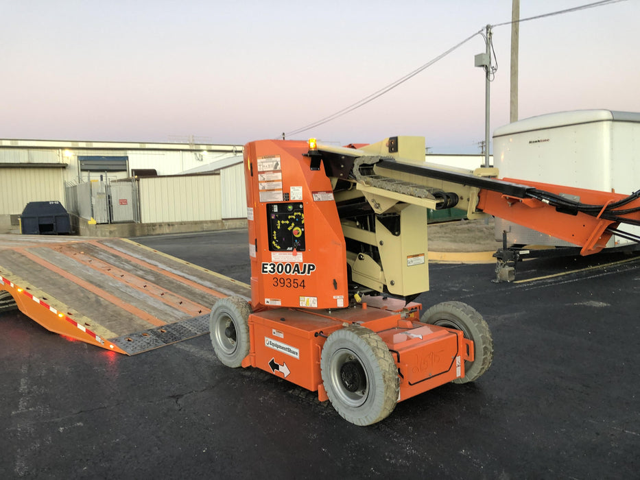 2019 JLG E300AJP