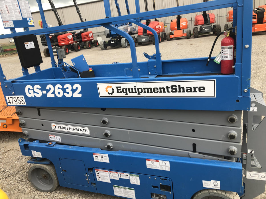 2019 Genie GS-2632 Folding rails with half height swing gate