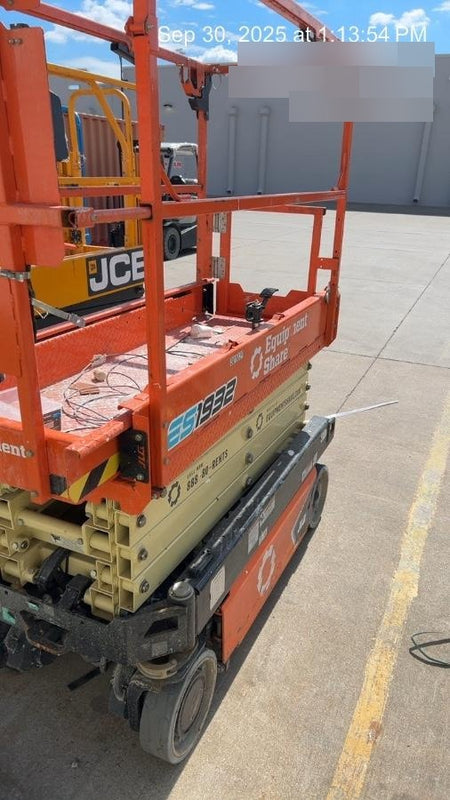 2023 JLG ES1932