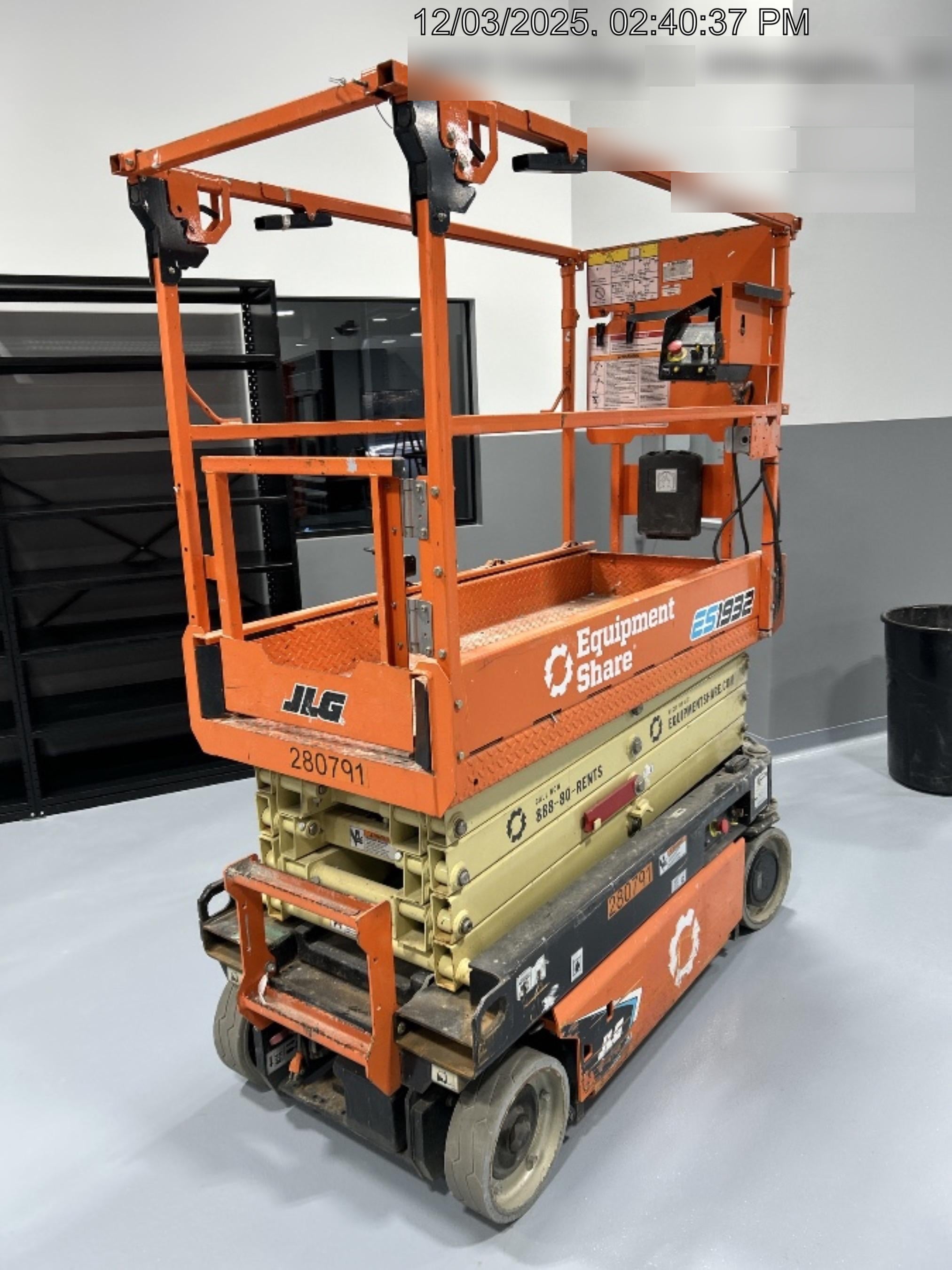 2022 JLG ES1932