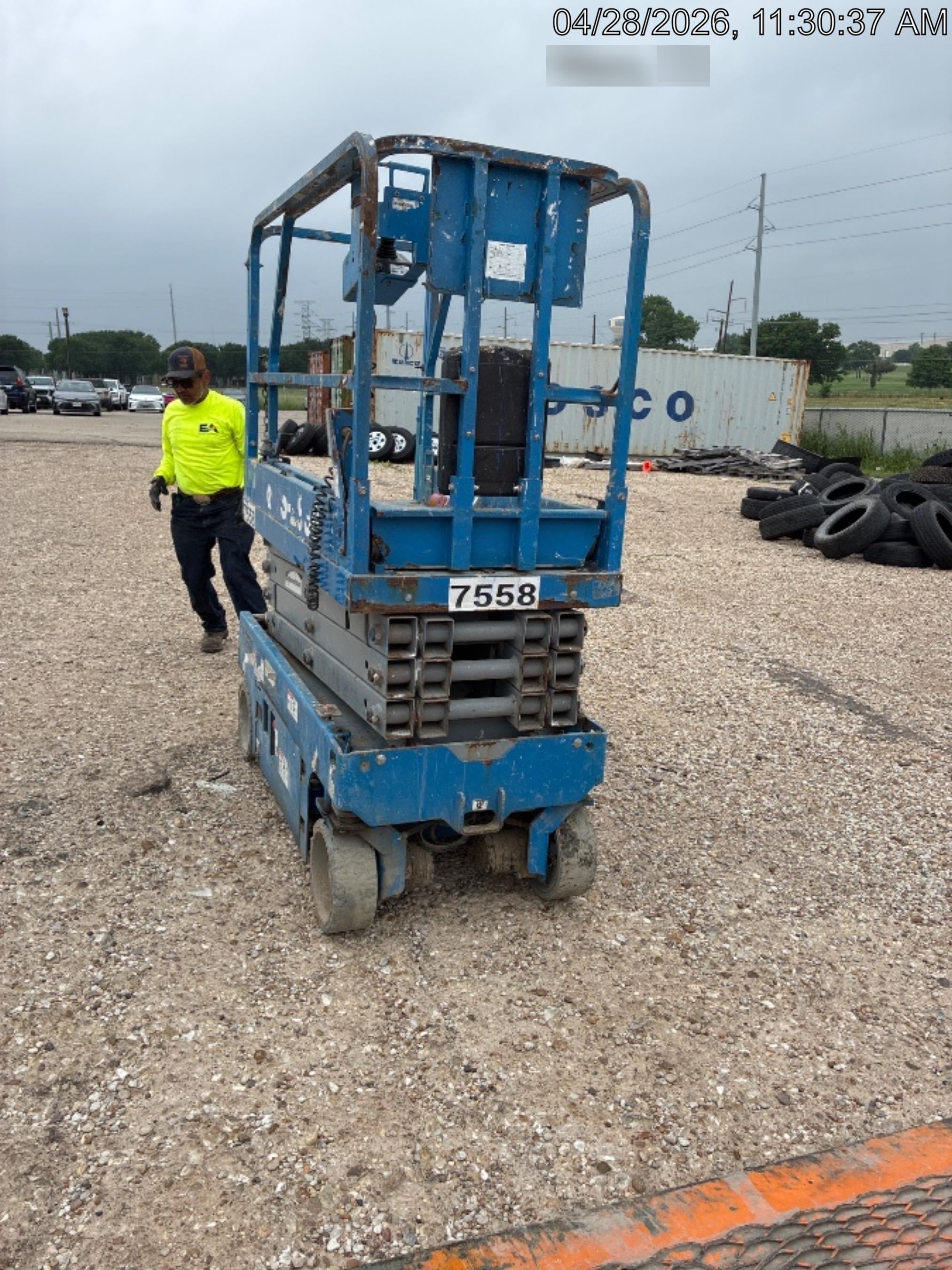 2017 Genie GS-1930 Genie GS-1930 Lift w/Fixed Rail and Chain Entry