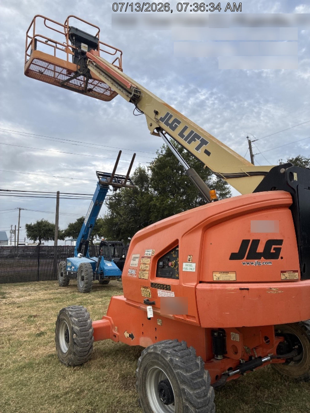 2019 JLG 400S