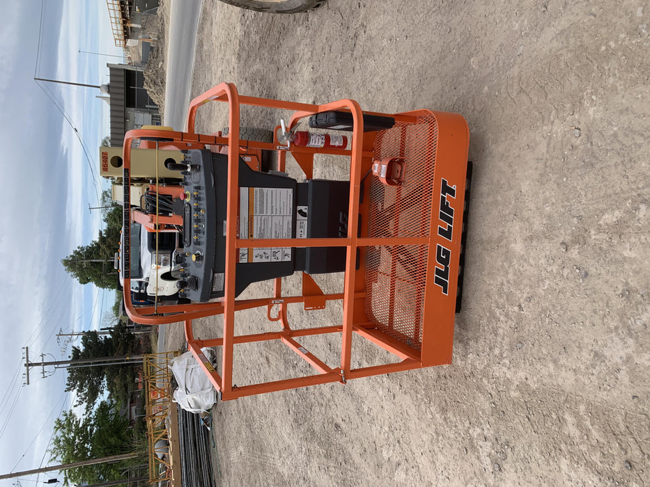 2019 JLG E400AJPN
