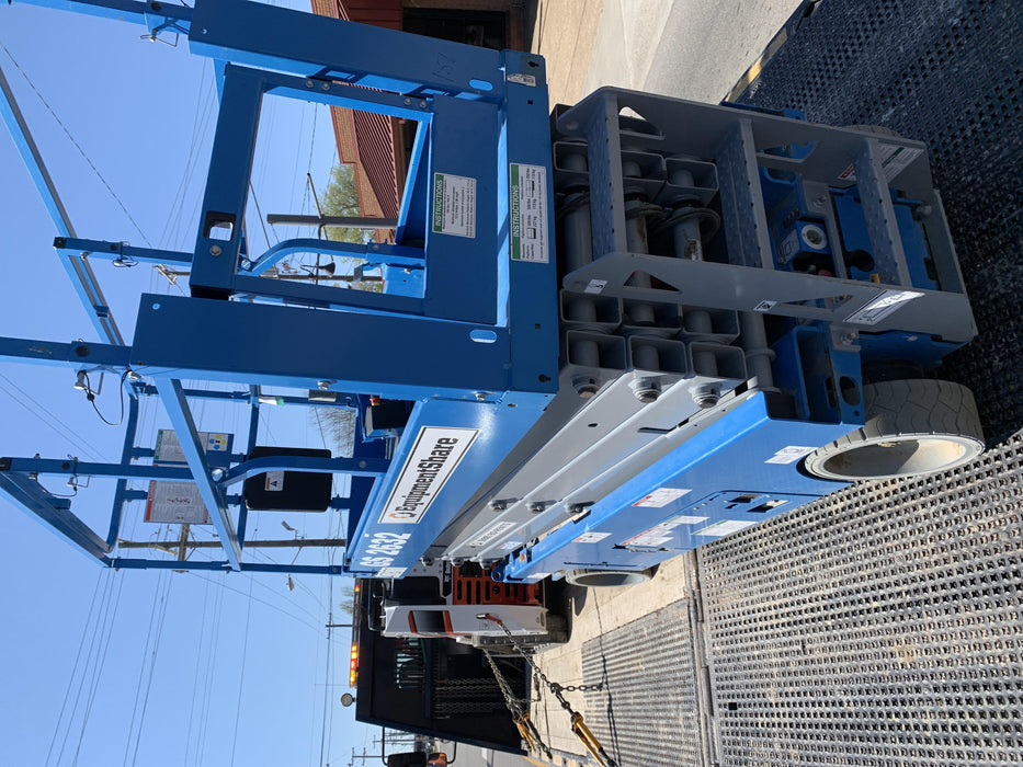 2019 Genie GS-2632 Folding rails with half height swing gate
