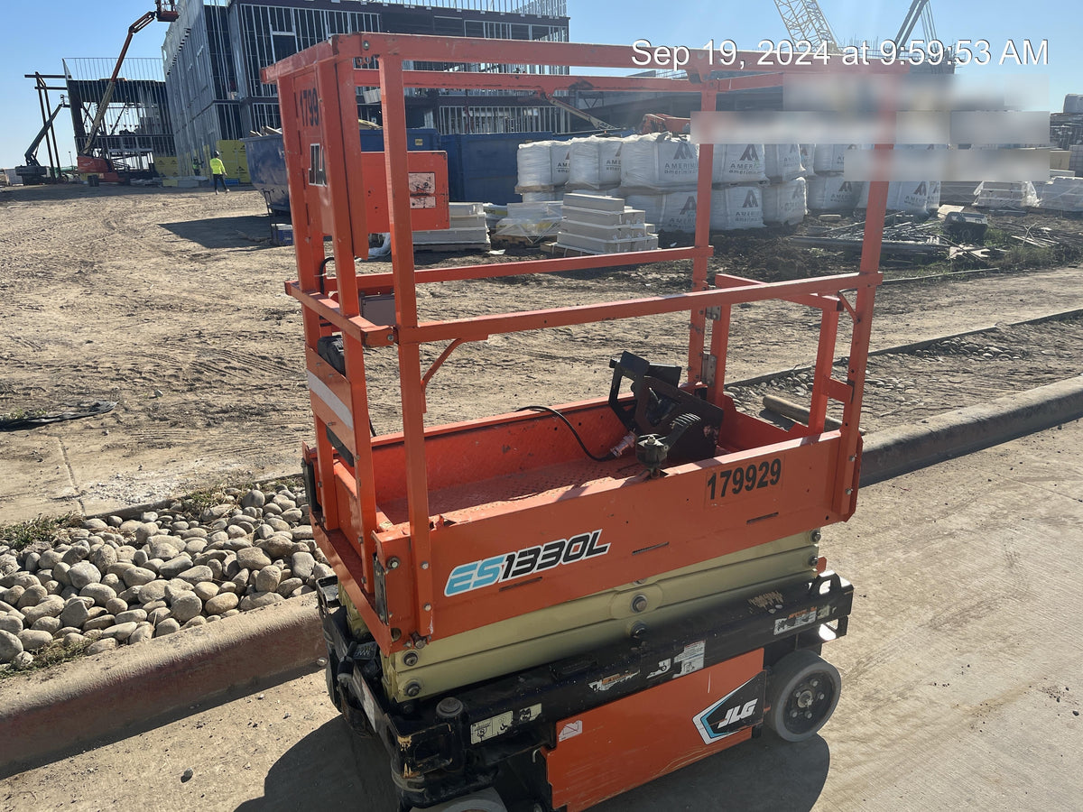 2021 JLG ES1330L