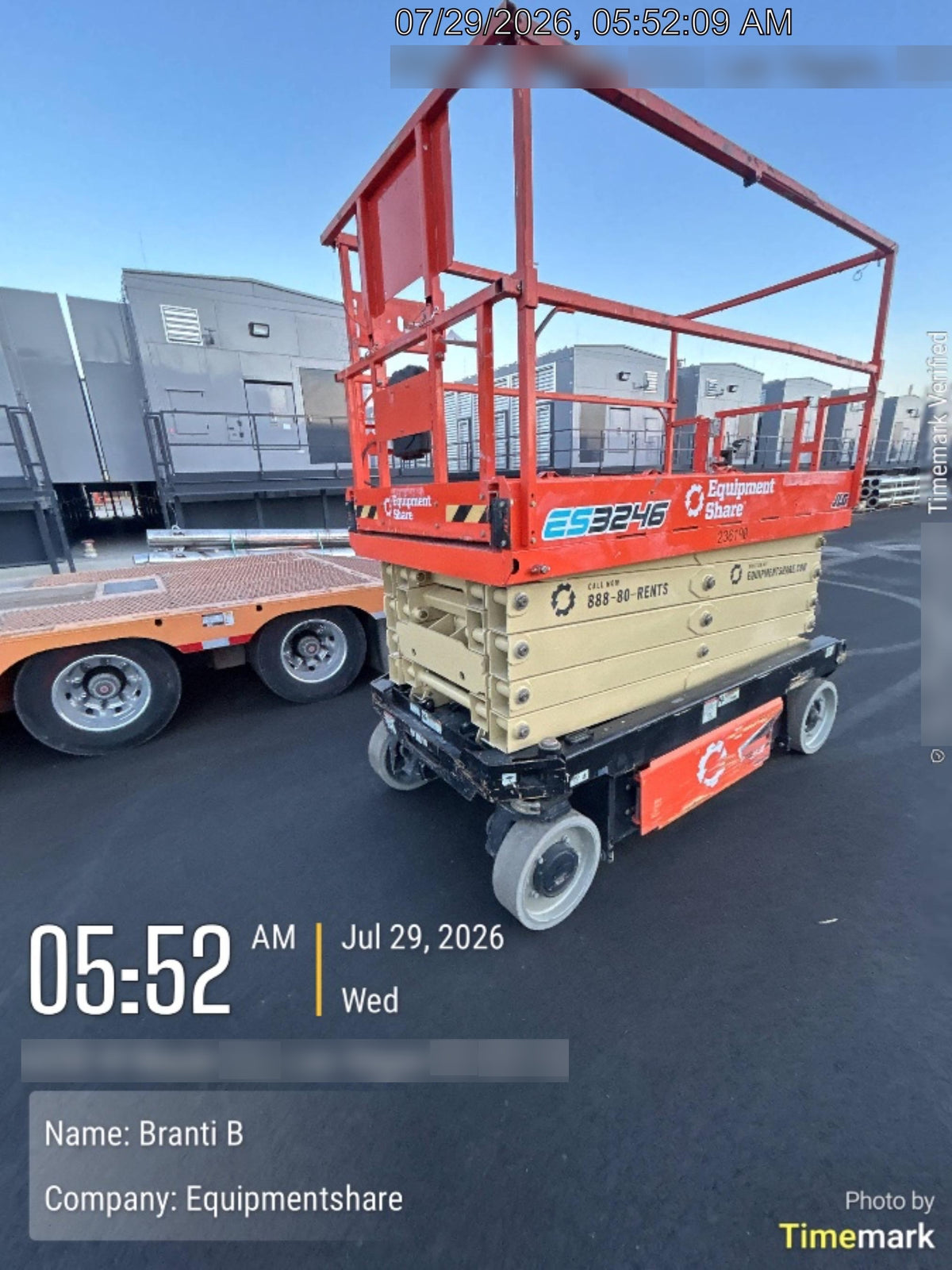 2022 JLG ES3246