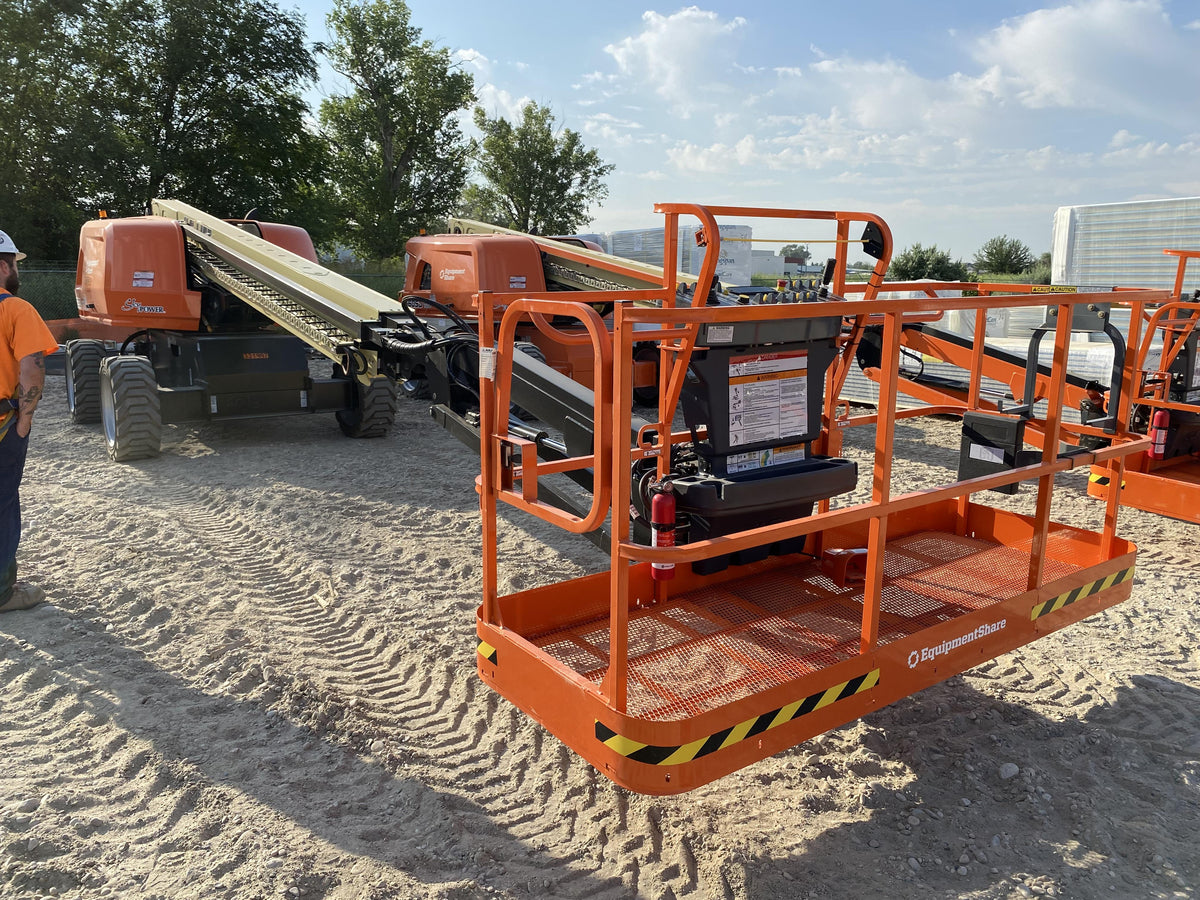 2023 JLG 660SJ