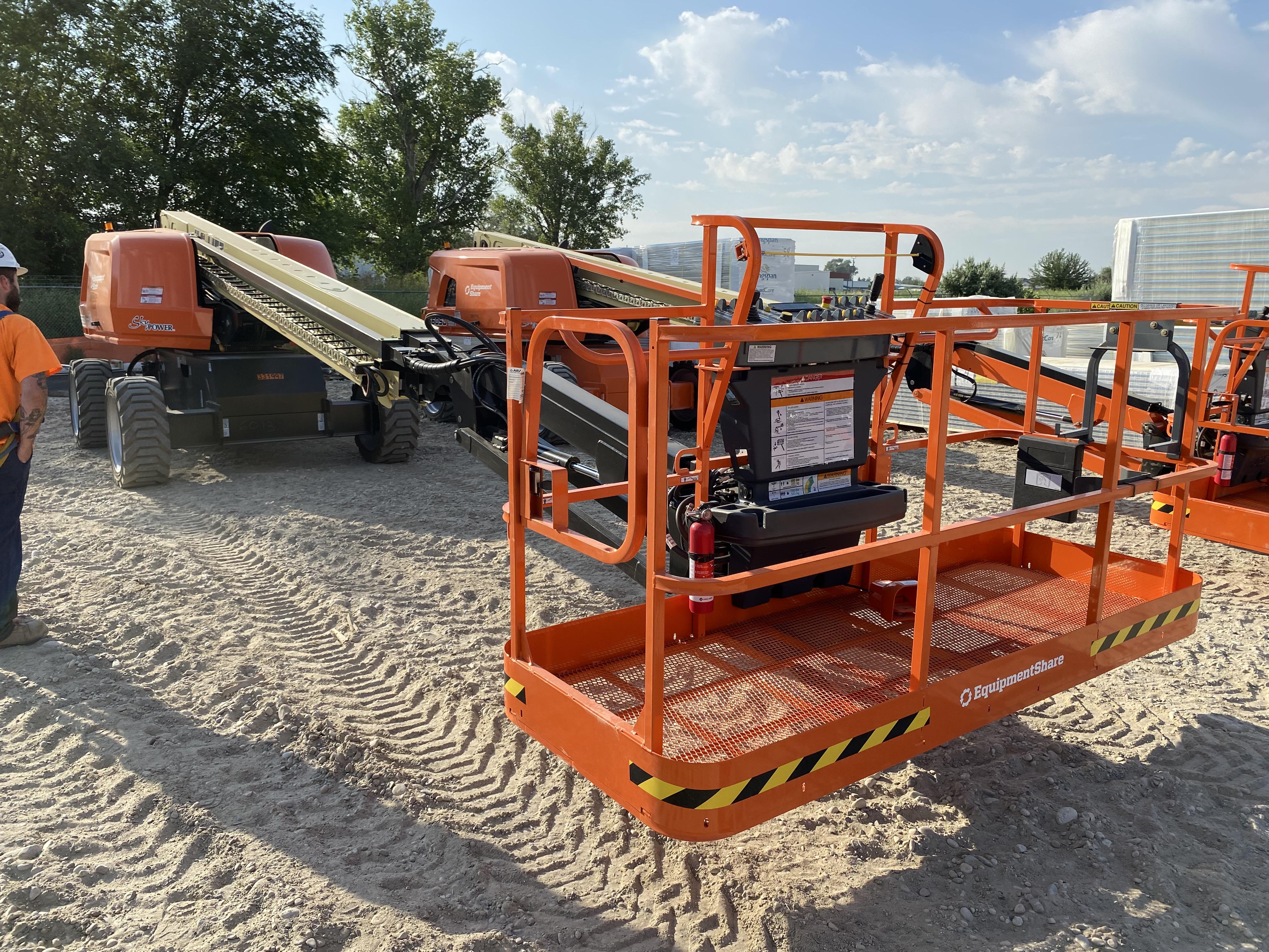 2023 JLG 660SJ