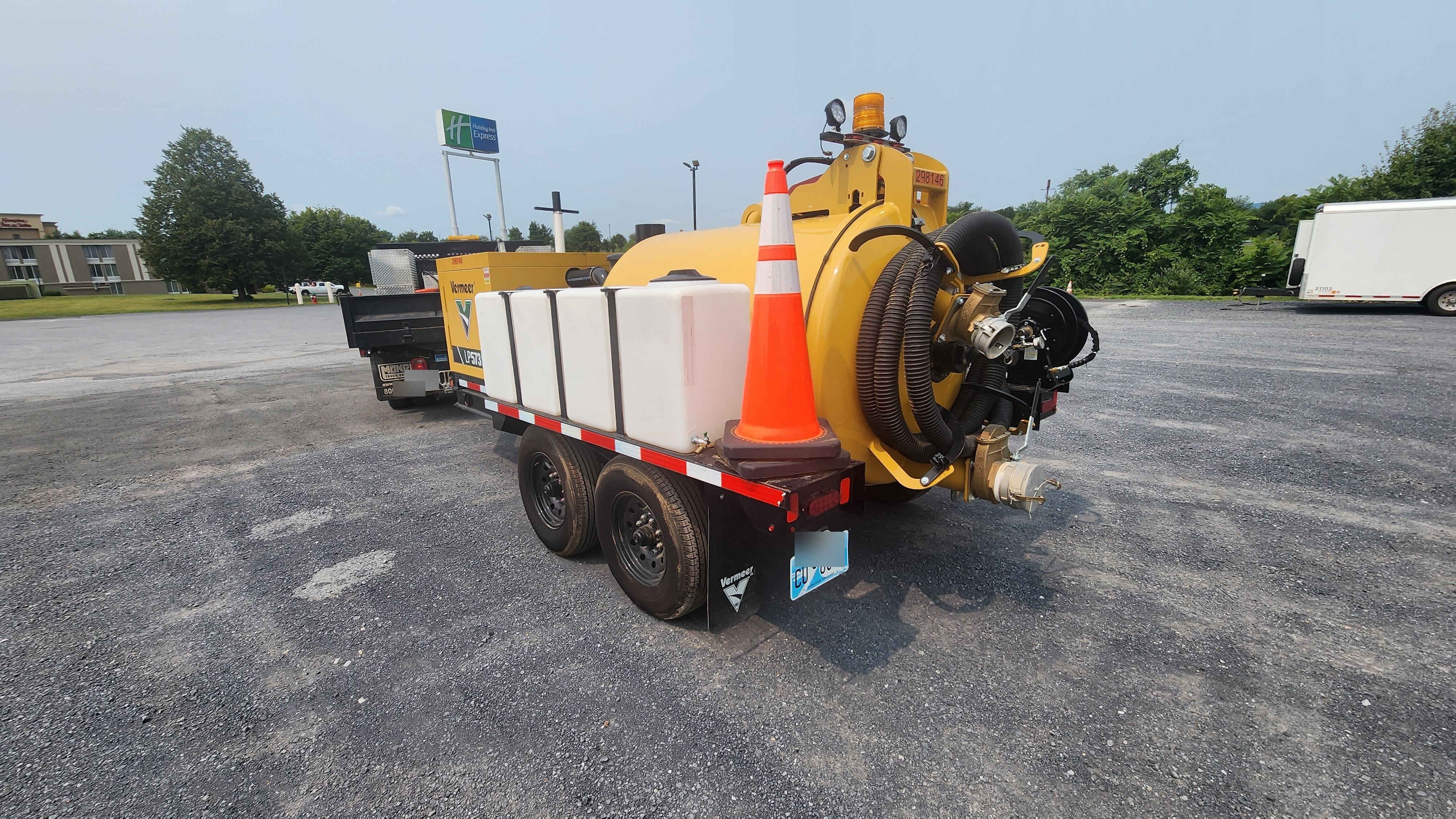 2023 Vac-Tron LP573XDT T4 Koehler Diesel Engine, 500 Gallon Debris Tank, x2 100 Gallon Water Tanks