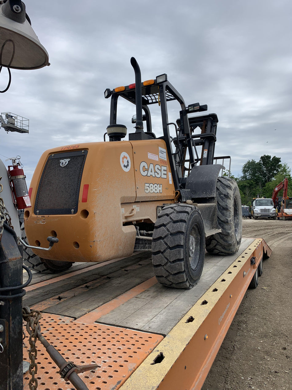 2021 CASE 588H
