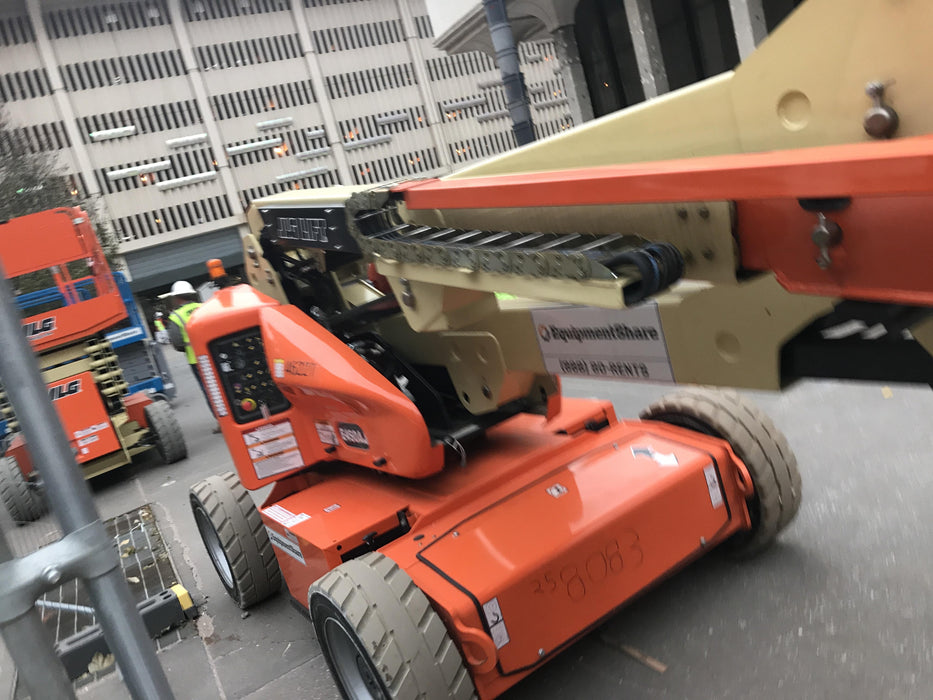 2019 JLG E450AJ