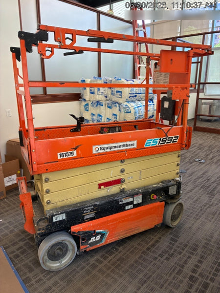2021 JLG ES1932