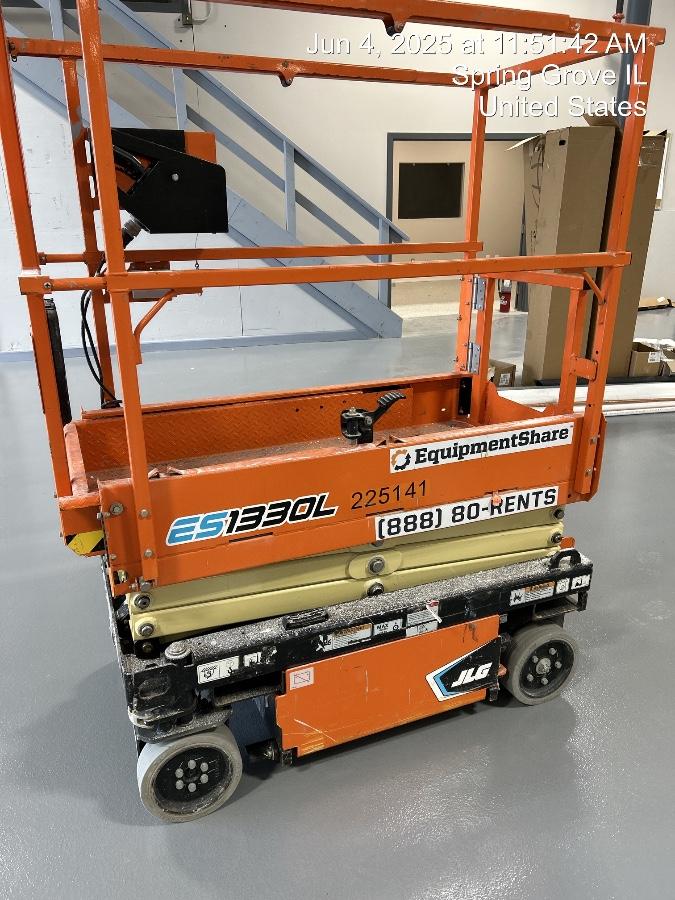 2022 JLG ES1330L