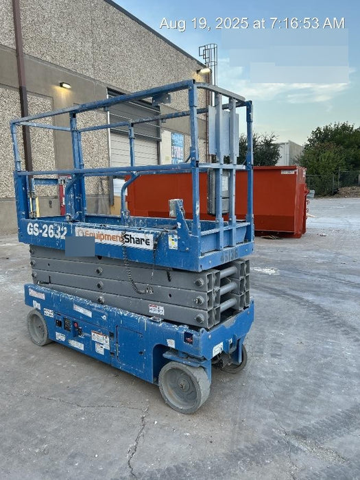 2019 Genie GS-2632 Folding rails with half height swing gate
