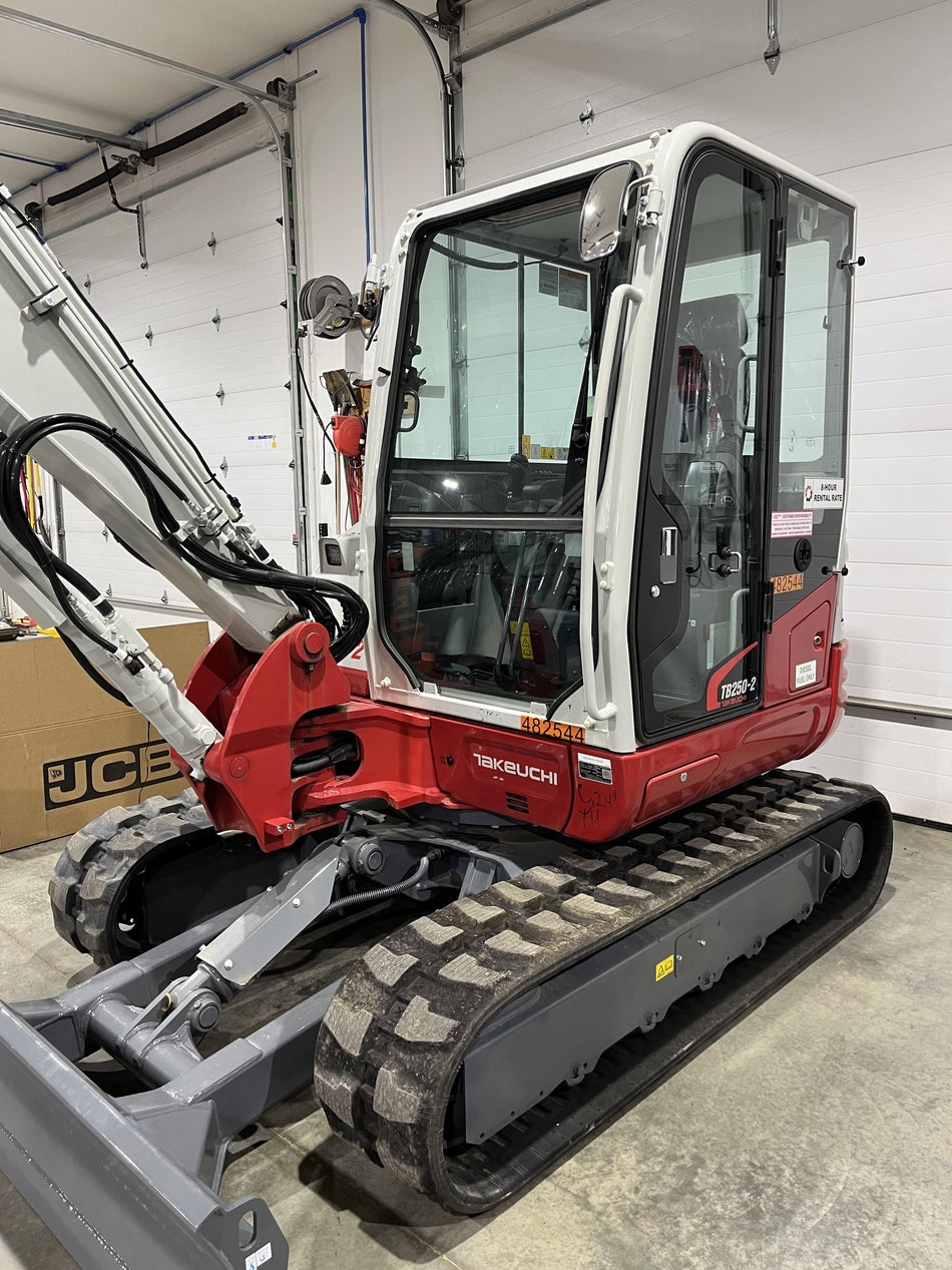 2024 TAKEUCHI TB250-2CR