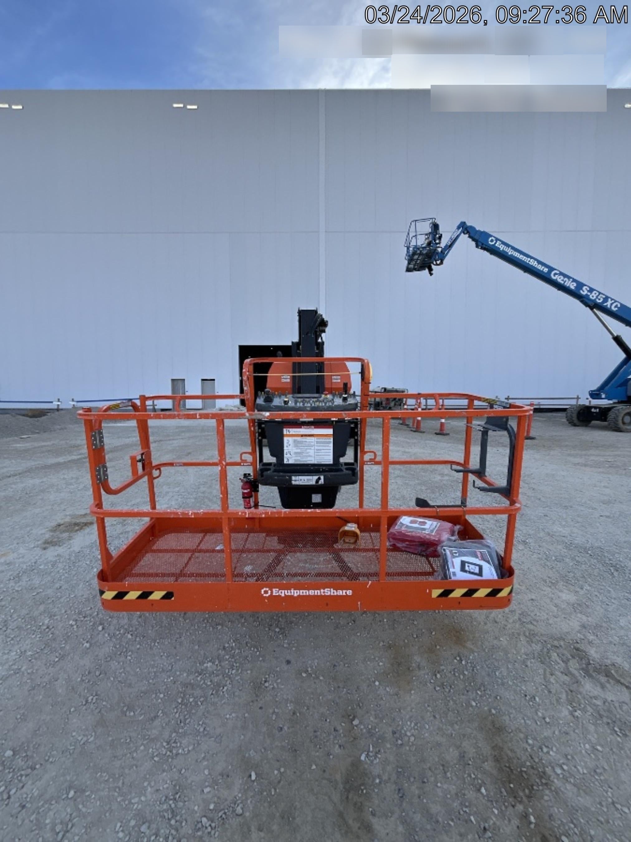 2025 JLG 800AJ