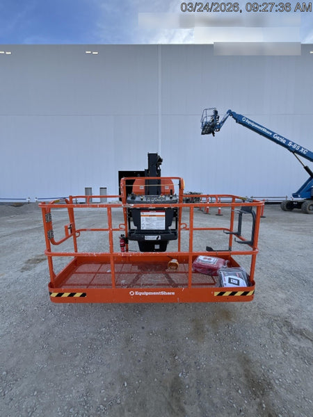 2025 JLG 800AJ