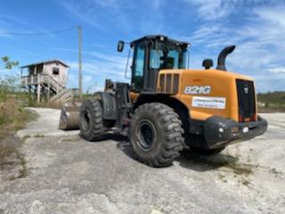 2018 Case 821G CLOSED CAB, JRB 418 STYLE HYD COUPLER
