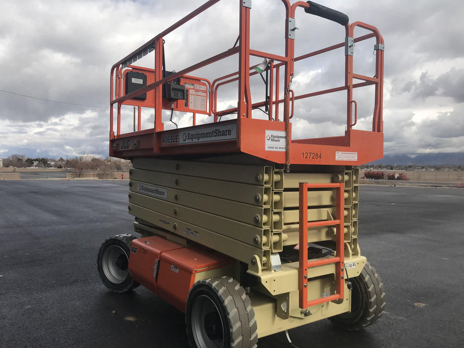 2021 JLG 4069LE