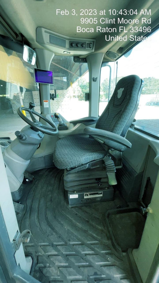 2017 Case 621G CLOSED CAB, JRB 416 STYLE HYD COUPLER