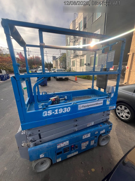 2020 Genie GS-1930 Solid Non Marking Tires, Beacon, Folding rails with half height swing gate, 800W Inverter