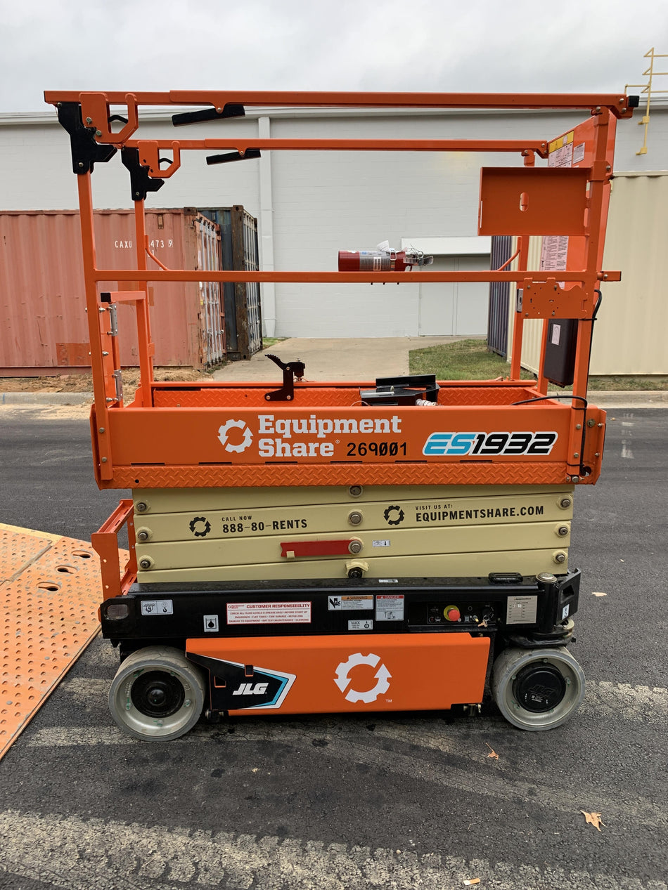 2022 JLG ES1932