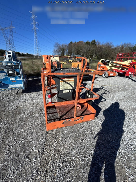 2019 JLG E300AJP