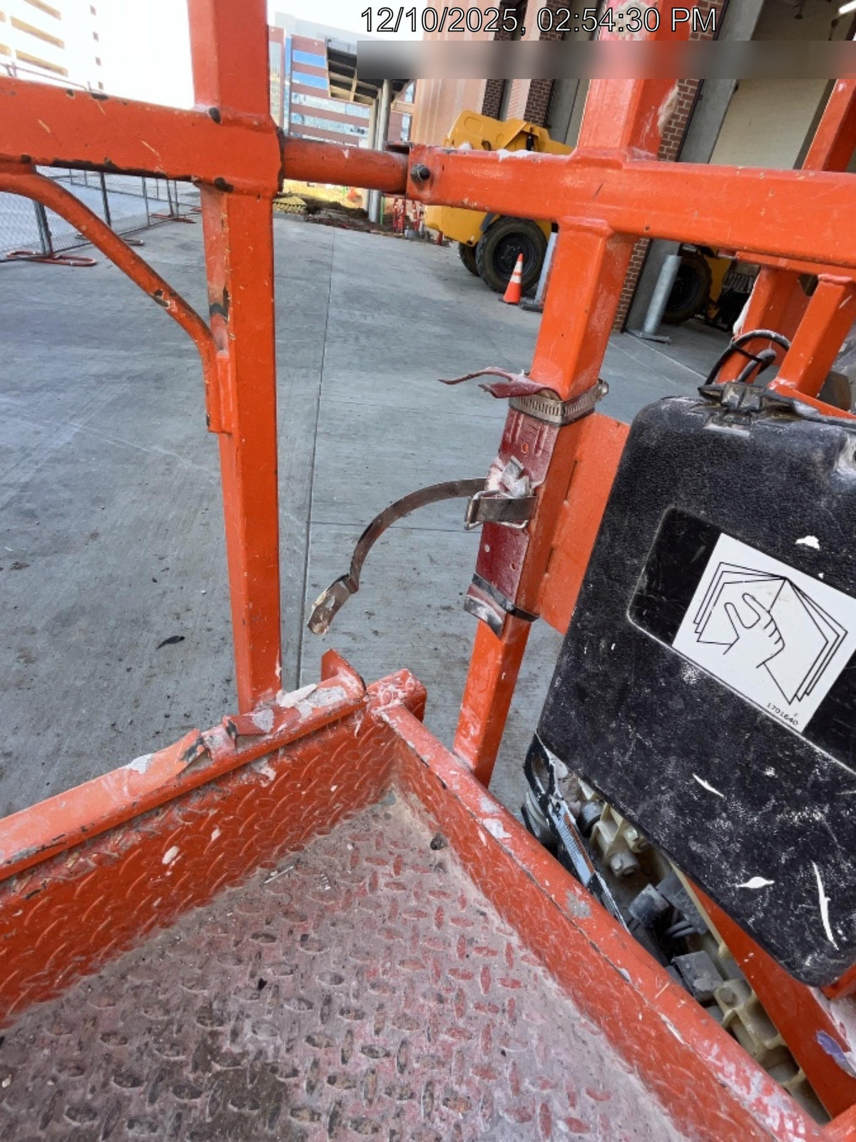 2021 JLG ES1330L