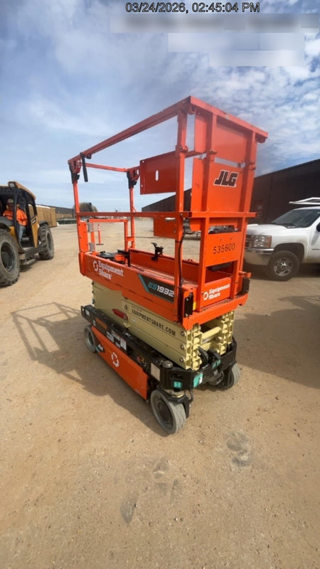2025 JLG ES1932