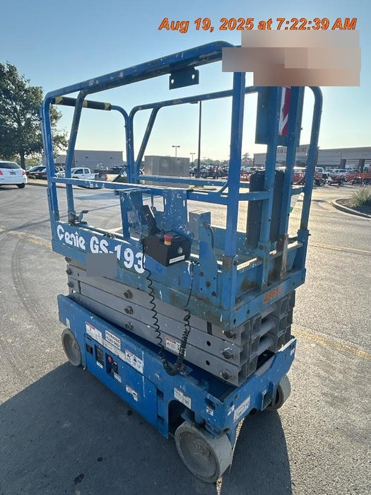 2019 Genie GS-1930 Fixed Rails with Chain Entry